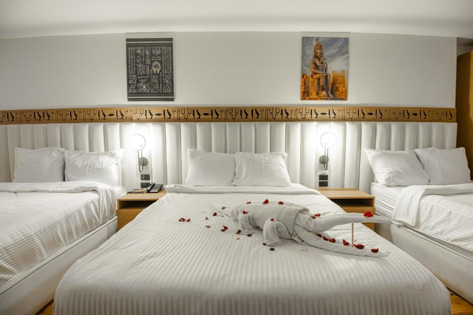 Al Kawm al Akhdar Superior Pyramids Inn מראה חיצוני תמונה