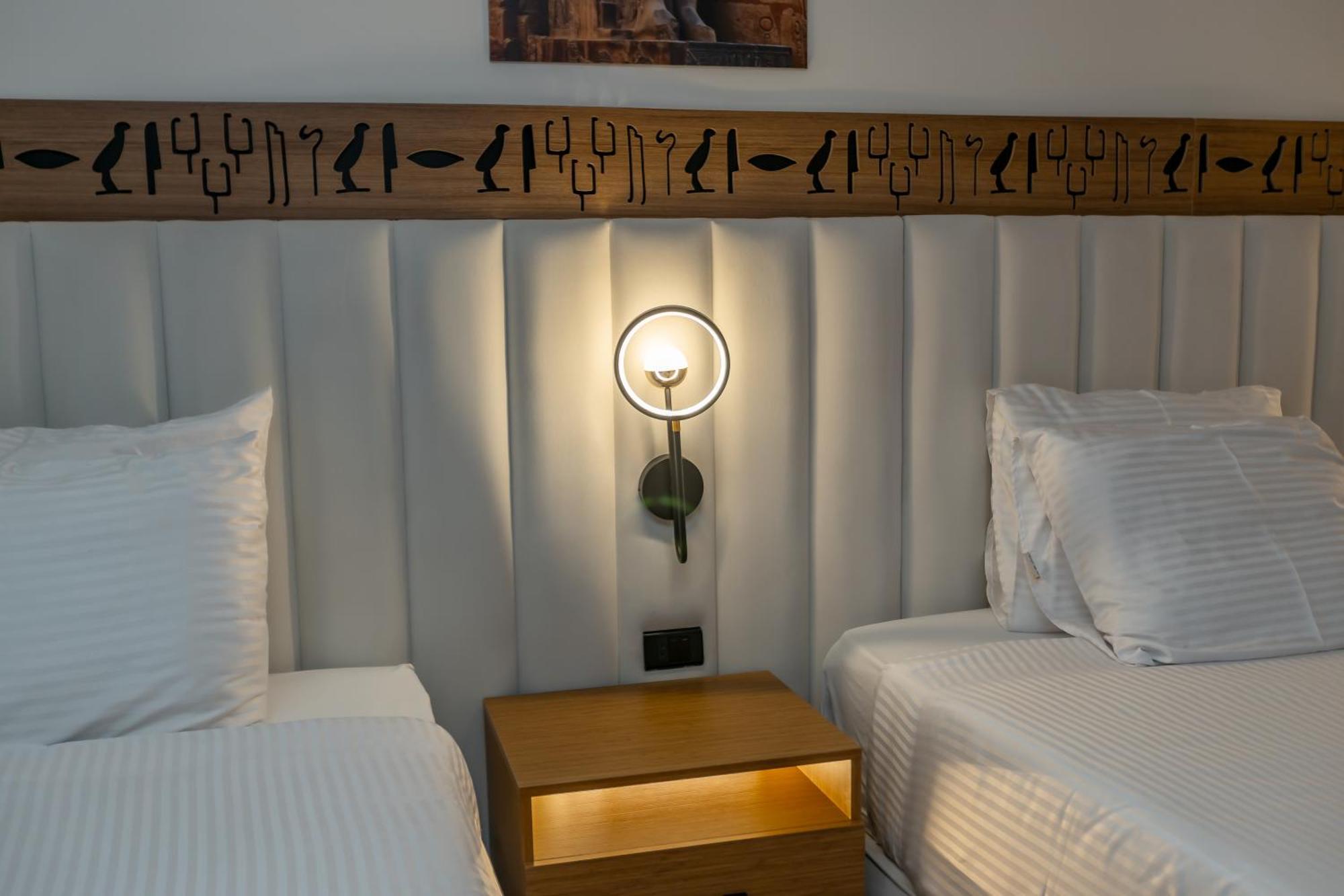Al Kawm al Akhdar Superior Pyramids Inn מראה חיצוני תמונה