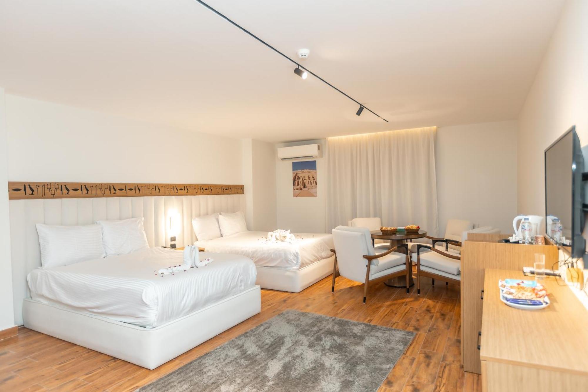 Al Kawm al Akhdar Superior Pyramids Inn מראה חיצוני תמונה