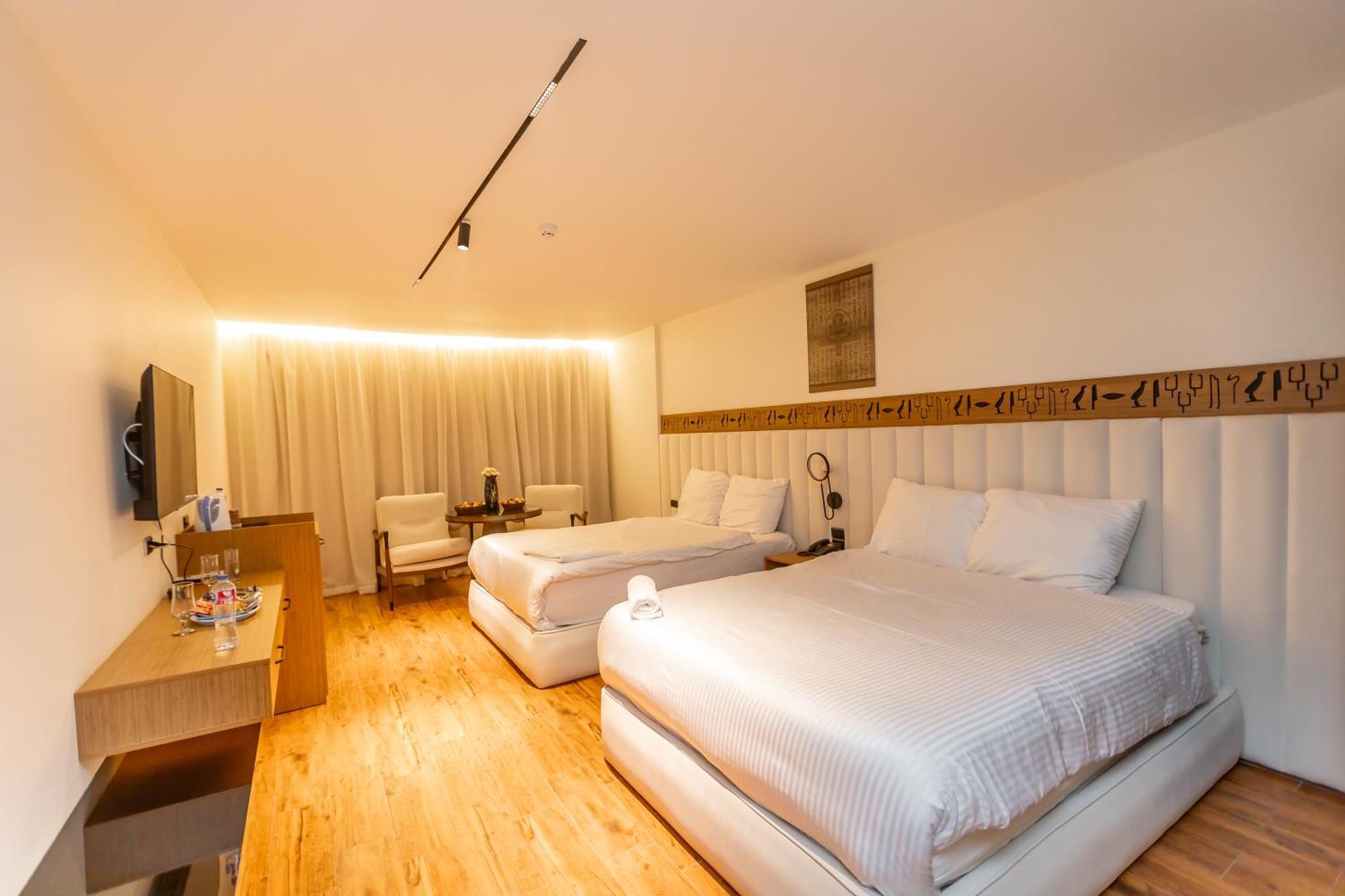Al Kawm al Akhdar Superior Pyramids Inn מראה חיצוני תמונה