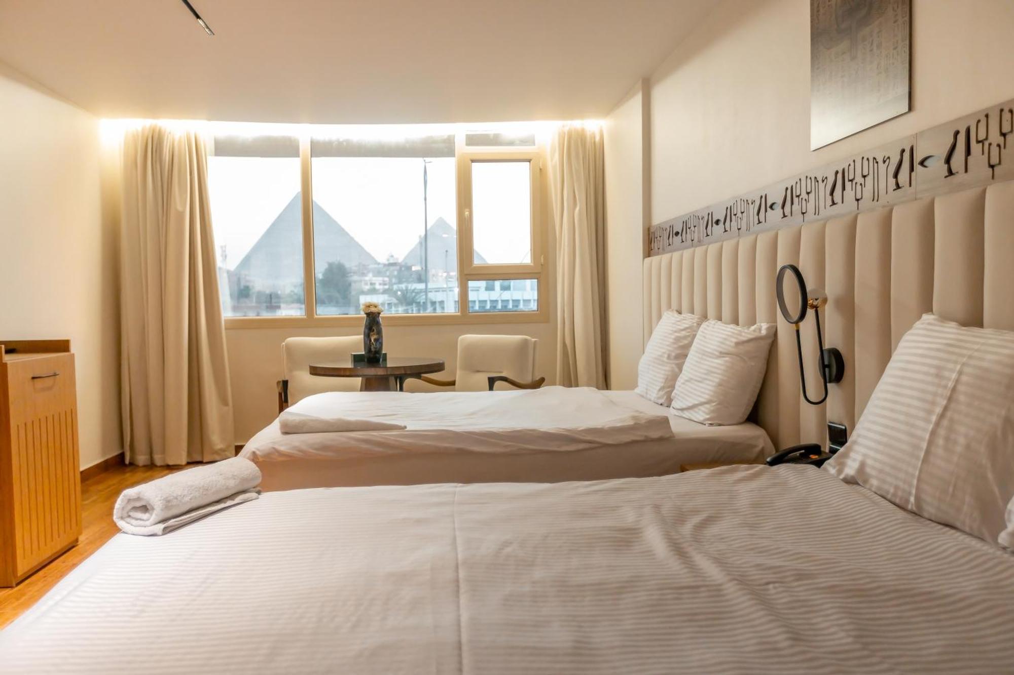 Al Kawm al Akhdar Superior Pyramids Inn מראה חיצוני תמונה