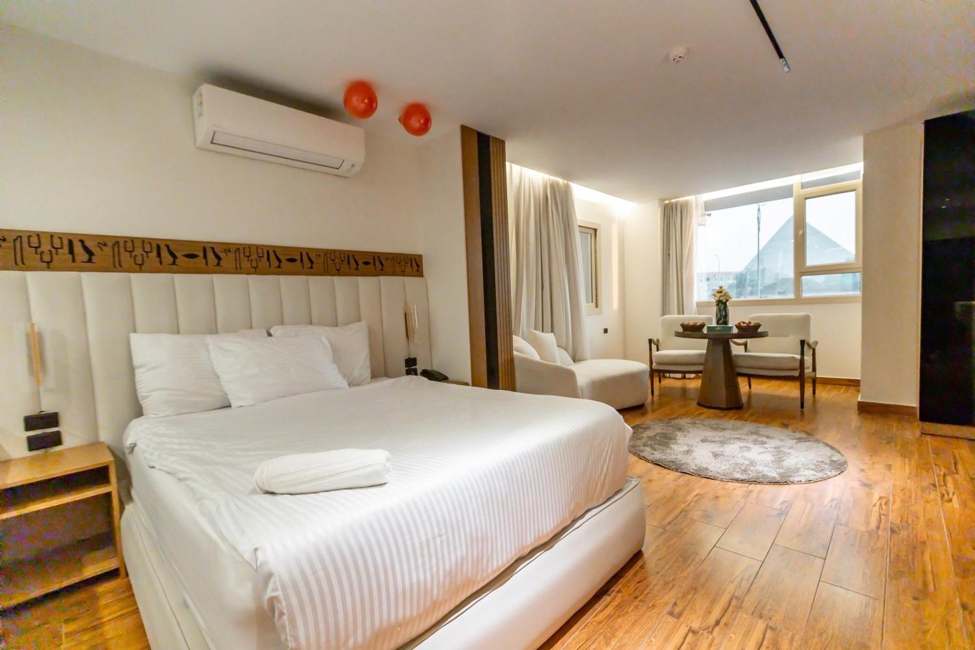 Al Kawm al Akhdar Superior Pyramids Inn מראה חיצוני תמונה
