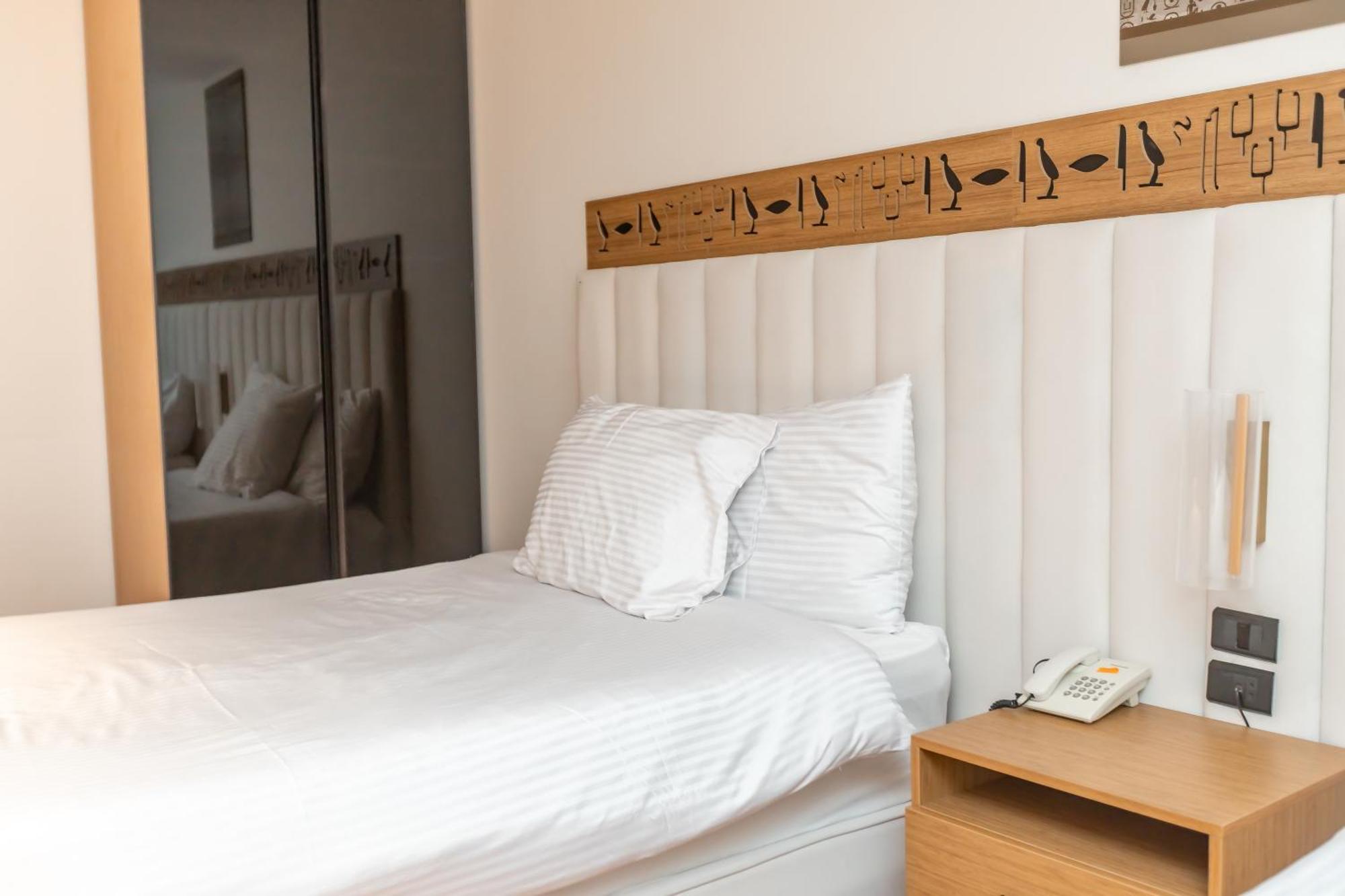 Al Kawm al Akhdar Superior Pyramids Inn מראה חיצוני תמונה