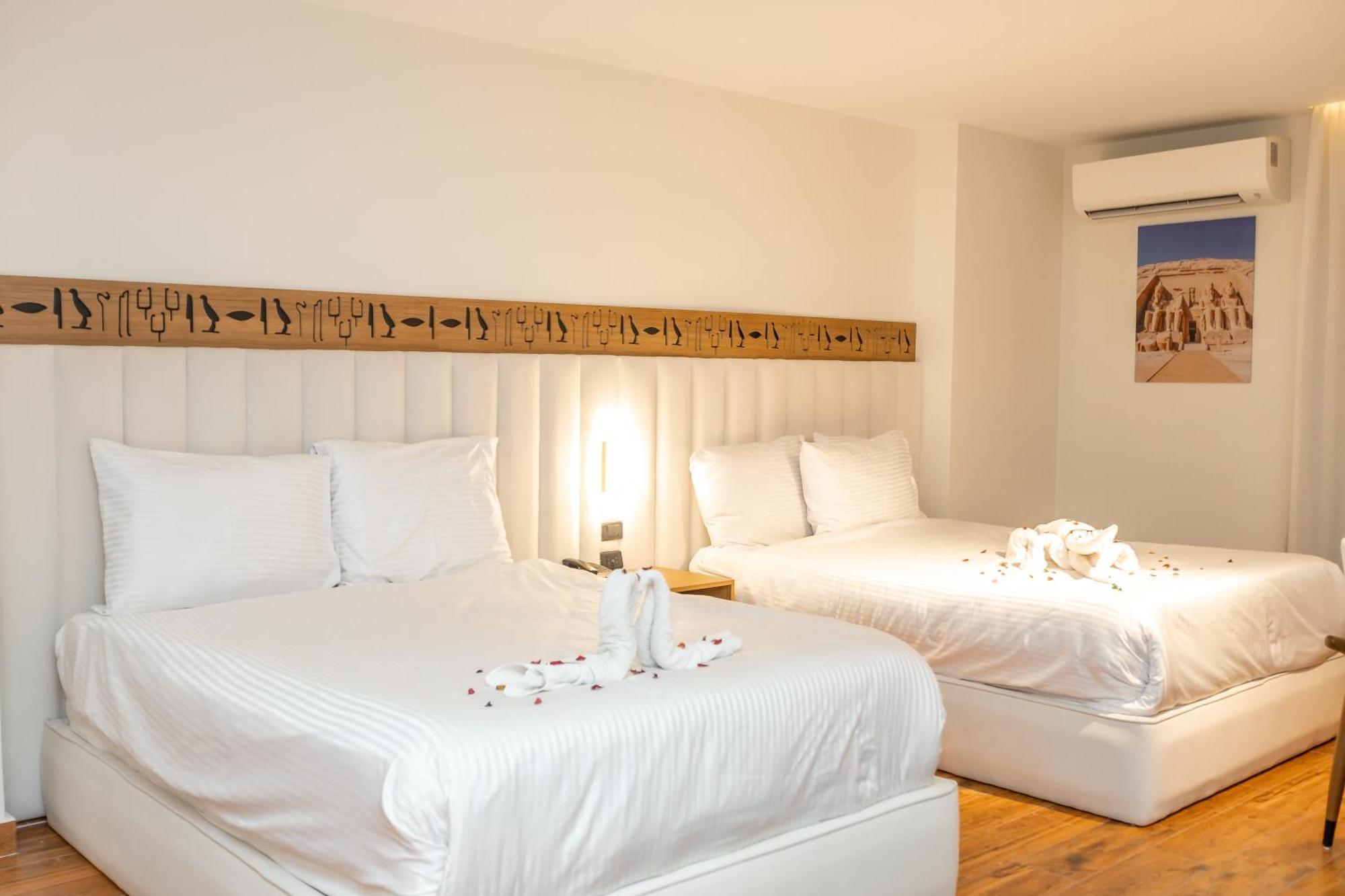 Al Kawm al Akhdar Superior Pyramids Inn מראה חיצוני תמונה
