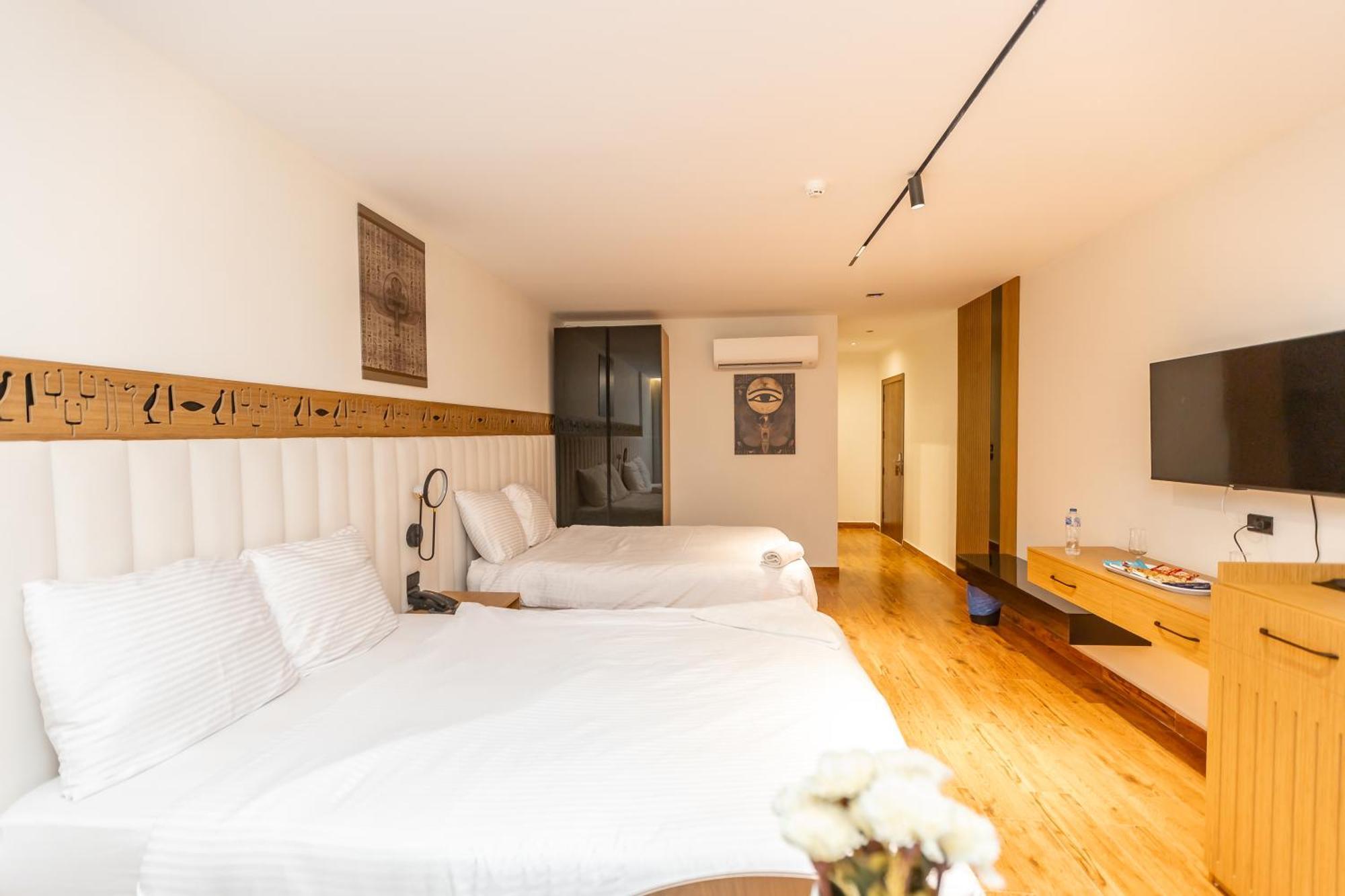 Al Kawm al Akhdar Superior Pyramids Inn מראה חיצוני תמונה