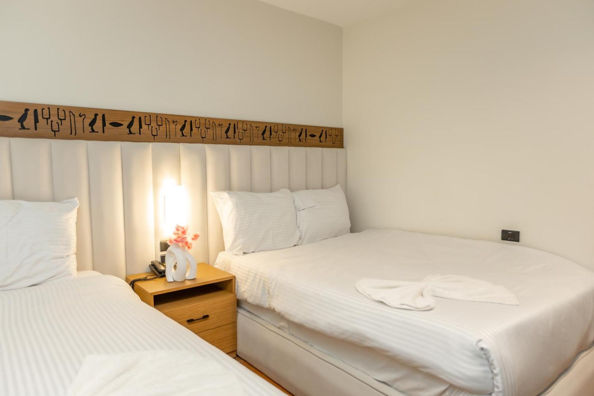 Al Kawm al Akhdar Superior Pyramids Inn מראה חיצוני תמונה