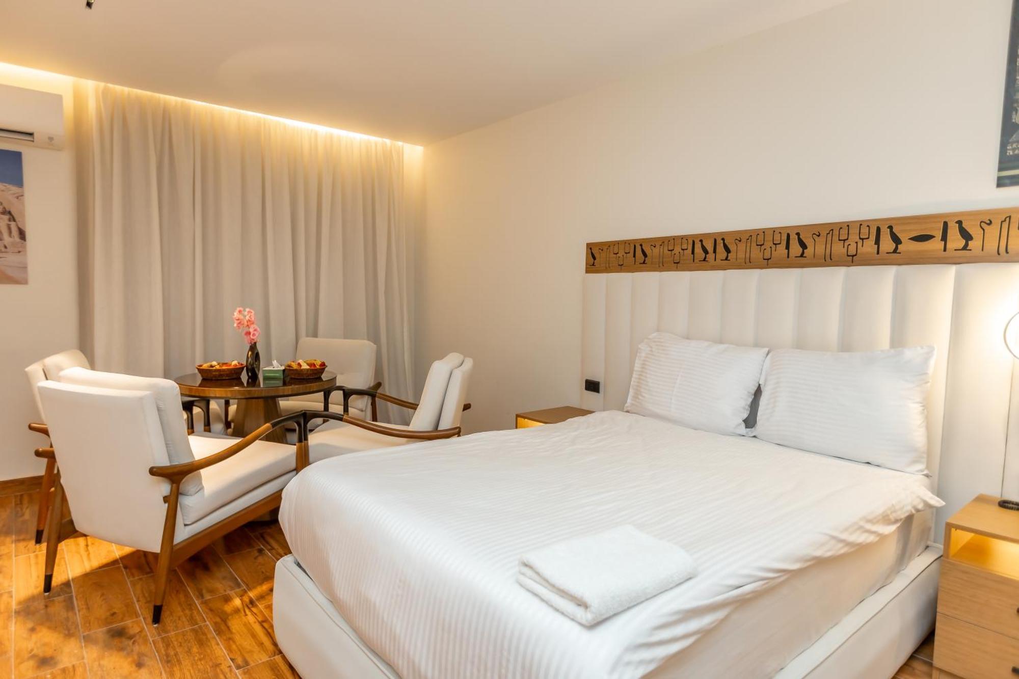 Al Kawm al Akhdar Superior Pyramids Inn מראה חיצוני תמונה