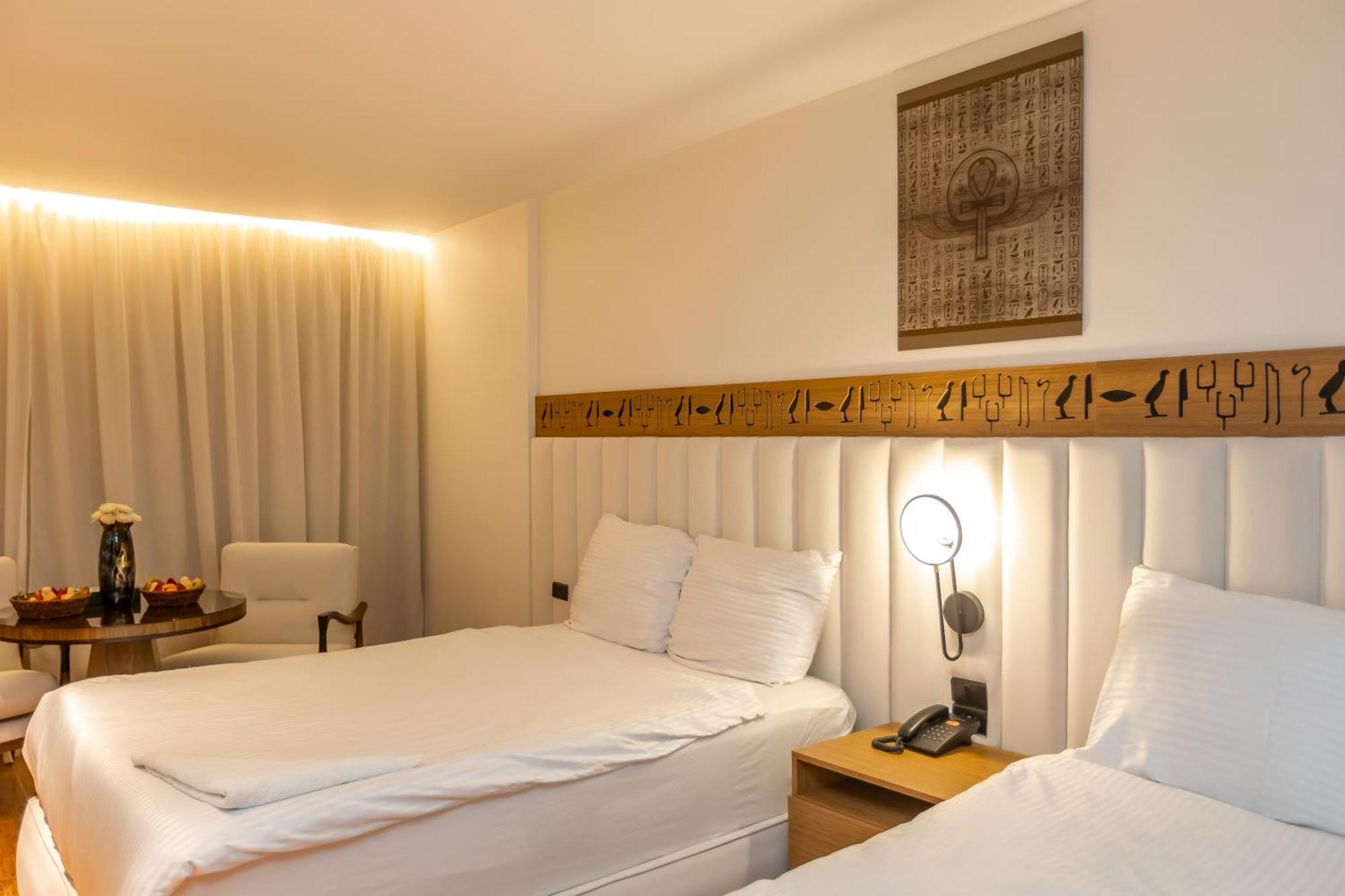 Al Kawm al Akhdar Superior Pyramids Inn מראה חיצוני תמונה