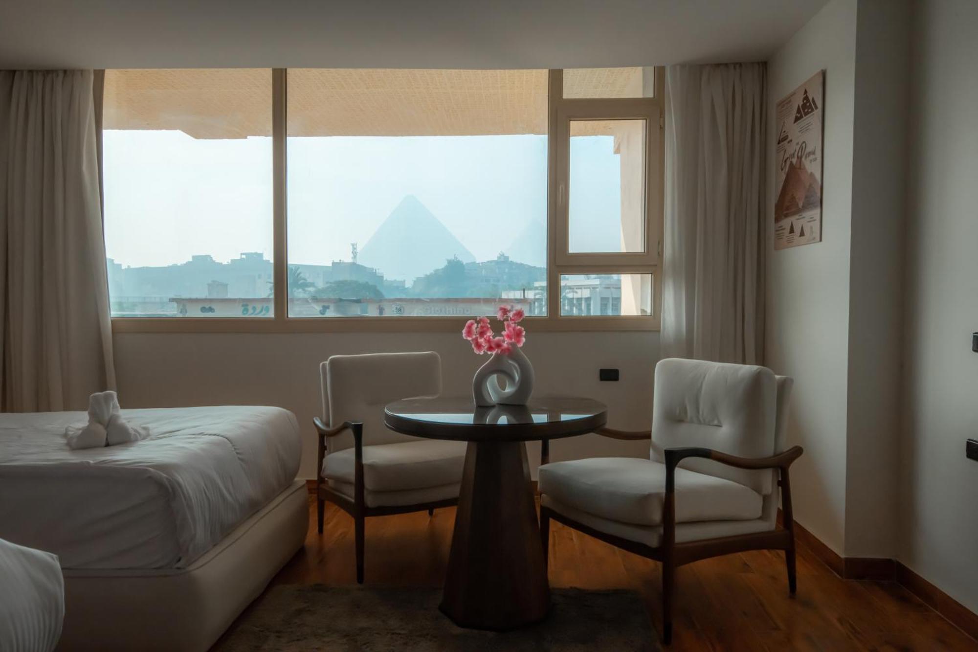 Al Kawm al Akhdar Superior Pyramids Inn מראה חיצוני תמונה
