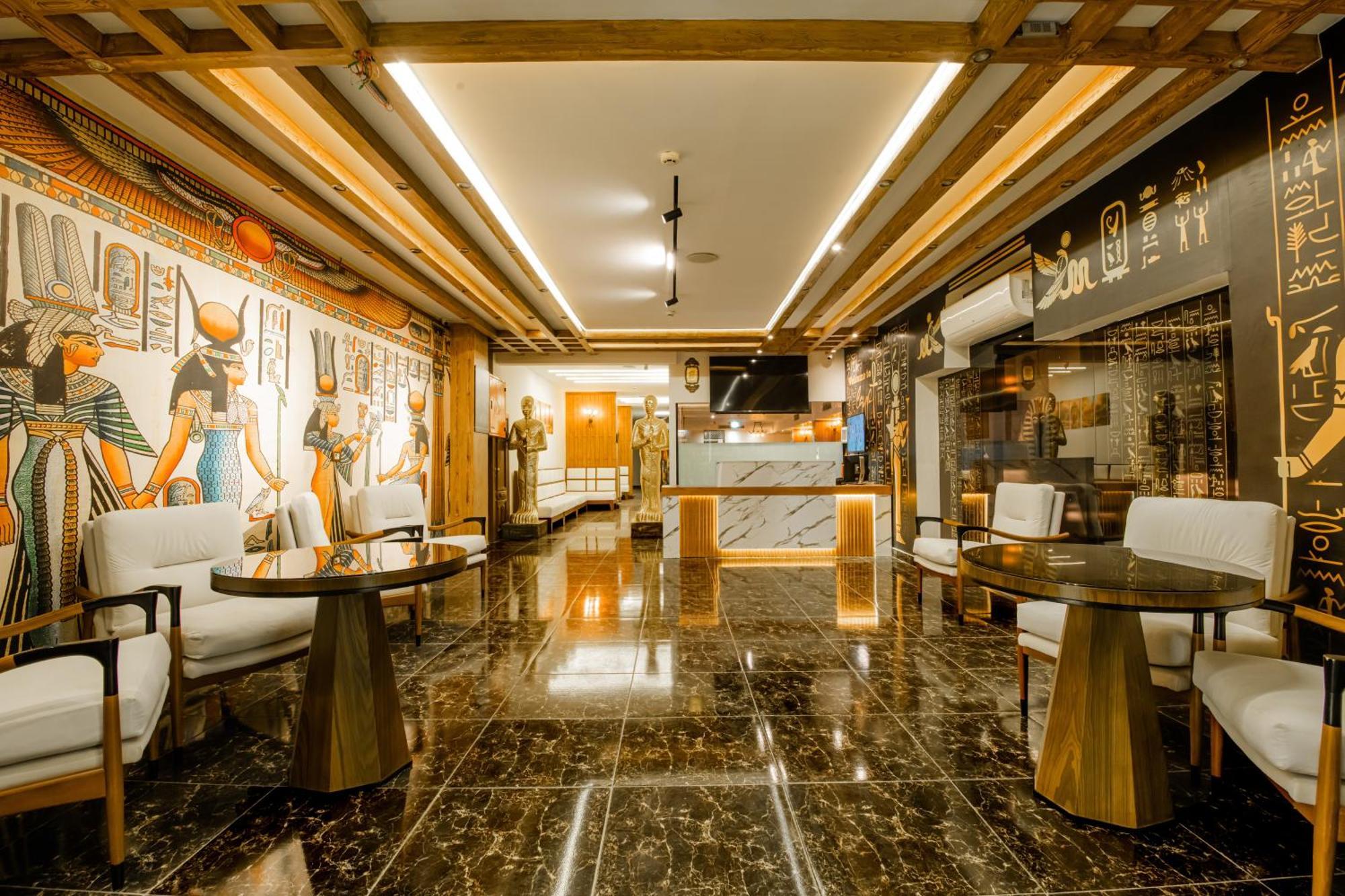 Al Kawm al Akhdar Superior Pyramids Inn מראה חיצוני תמונה