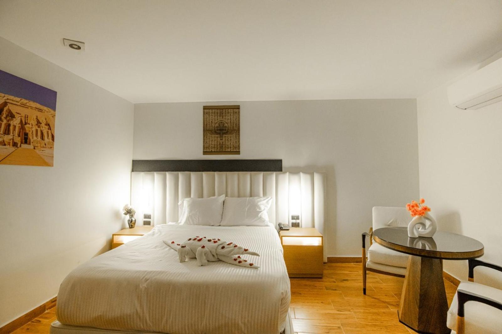 Al Kawm al Akhdar Superior Pyramids Inn מראה חיצוני תמונה