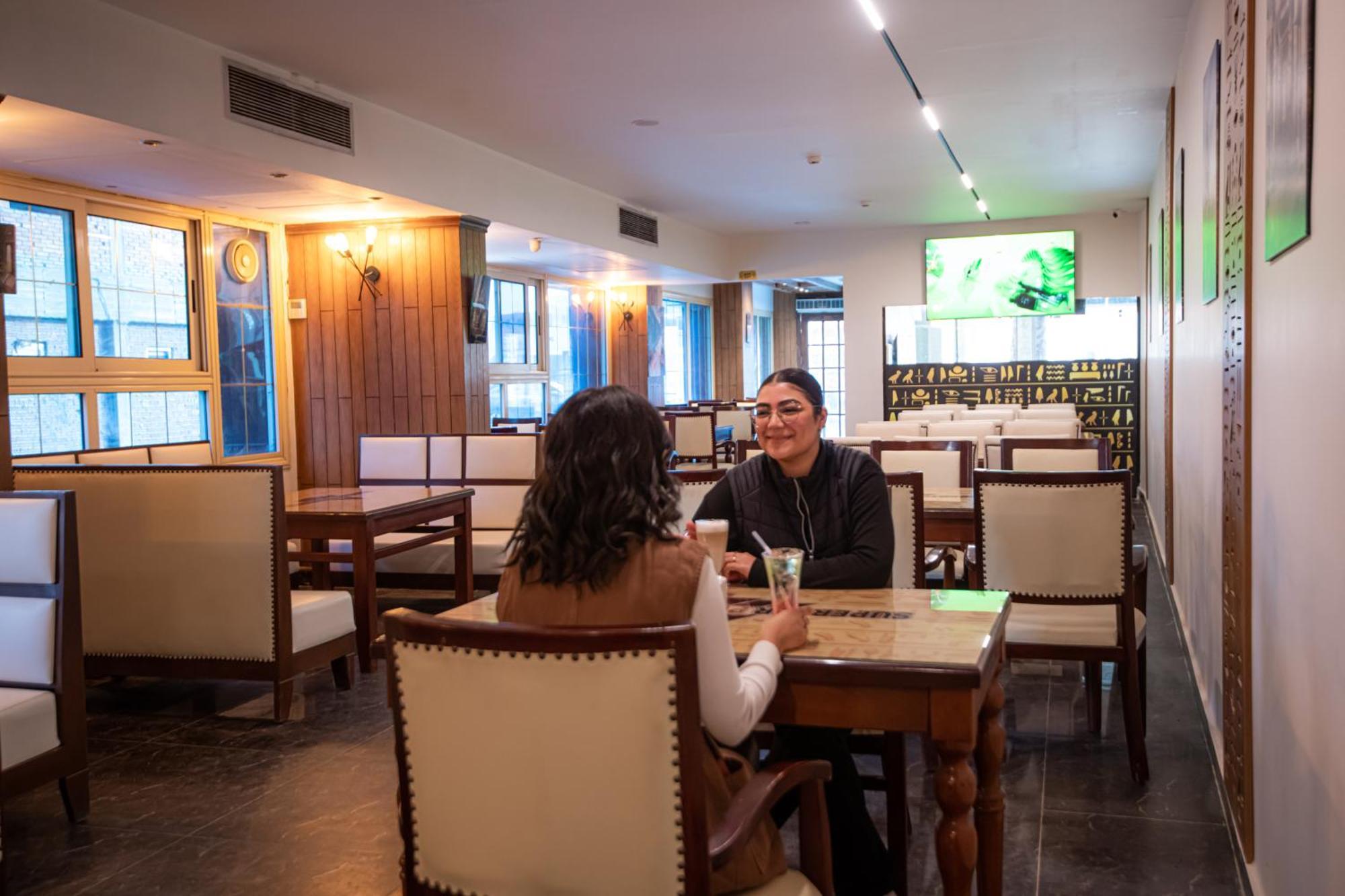 Al Kawm al Akhdar Superior Pyramids Inn מראה חיצוני תמונה